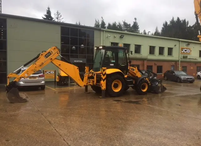 Экскаватор Погрузчик JCB 3CX 100 л.с. от официала- фото № 1