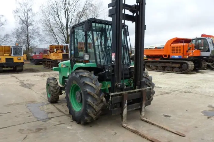 Вилочный погрузчик повышенной проходимости JCB 926- фото № 2
