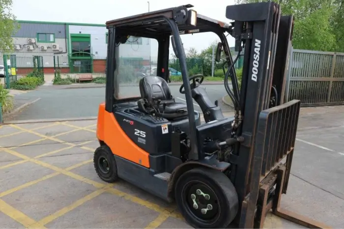 Вилочный погрузчик Doosan D25S-5- фото № 5