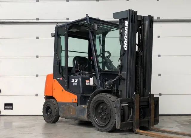 Вилочный погрузчик Doosan D33S-5- фото № 1