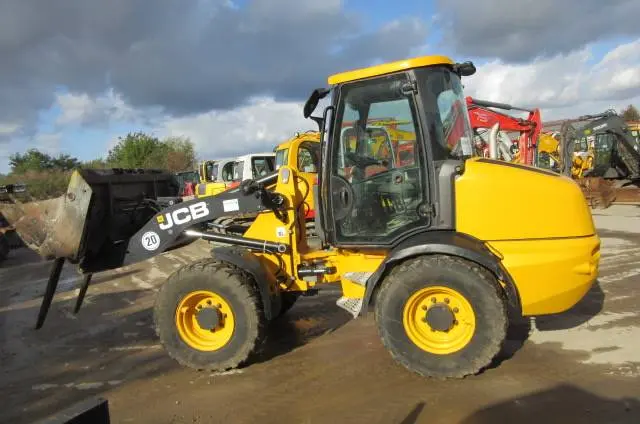 Фронтальный погрузчик JCB 409 2013 года- фото № 2