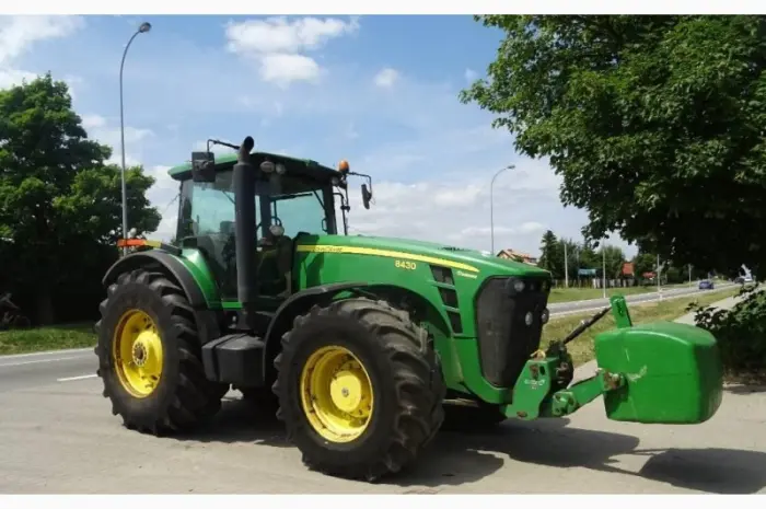 Колёсный трактор John Deere- 8430- фото № 1