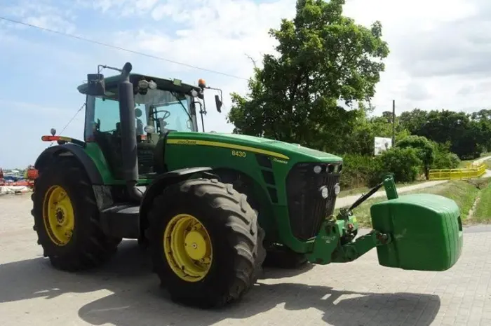 Колёсный трактор John Deere- 8430- фото № 4