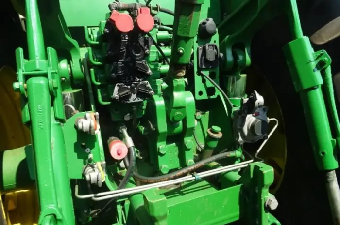 Колёсный трактор John Deere- 8430- фото № 6