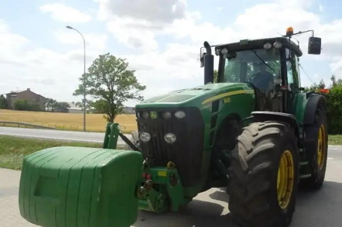 Колёсный трактор John Deere- 8430- фото № 7