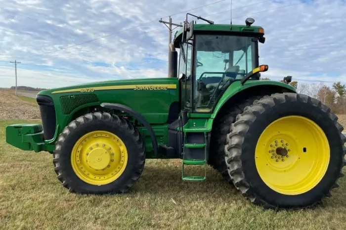John Deere 8420 трактор колісний амереканський- фото № 1