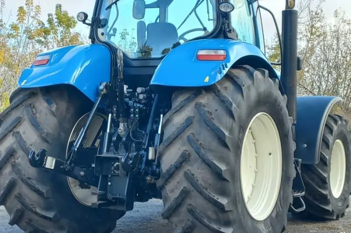 Трактор колісний New Holland T7060- фото № 5