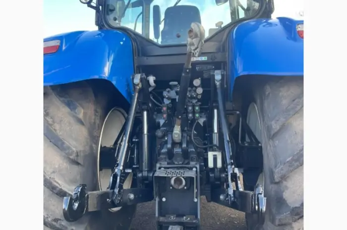 Трактор колісний New Holland T7060- фото № 7