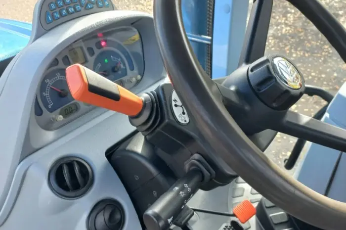 Трактор колісний New Holland T7060- фото № 10