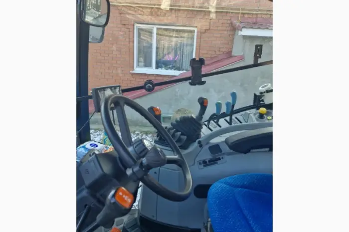 Трактор New Holland T6050- фото № 3