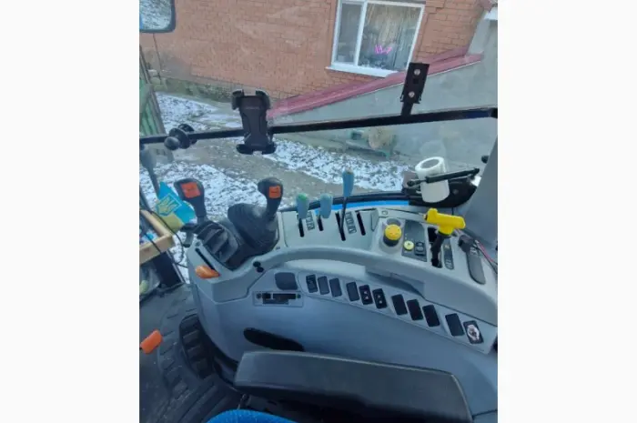 Трактор New Holland T6050- фото № 8