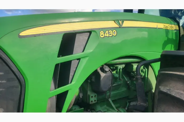 Трактор колісний John Deere 8430- фото № 9