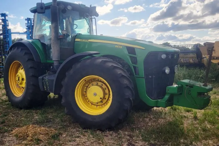 Трактор колісний John Deere 8430- фото № 6
