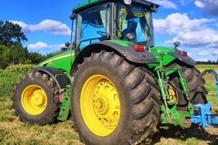 Трактор колісний John Deere 8430- фото № 7