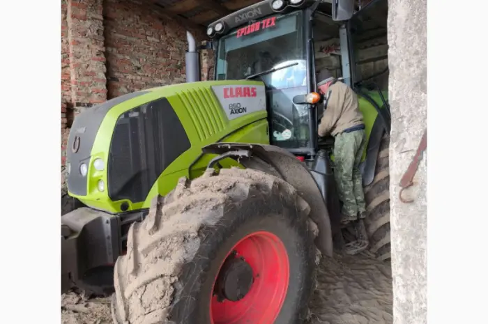 Тактор колісний Claas Axion 850- фото № 3