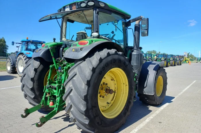 Трактор John Deere 6215R- фото № 12