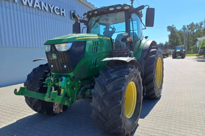 Трактор John Deere 6215R- фото № 3