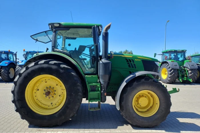 Трактор John Deere 6215R- фото № 8