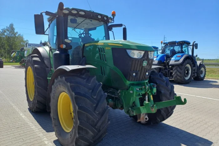 Трактор John Deere 6215R- фото № 9