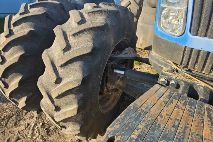 Трактор New Holland T8050- фото № 9