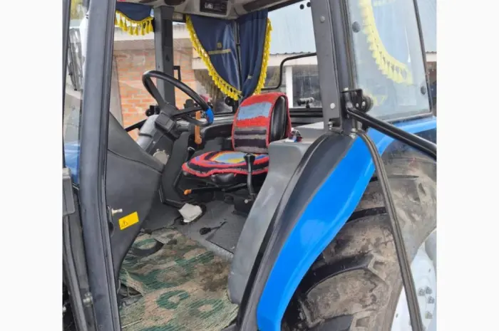 Трактор New Holland TL 105- фото № 12