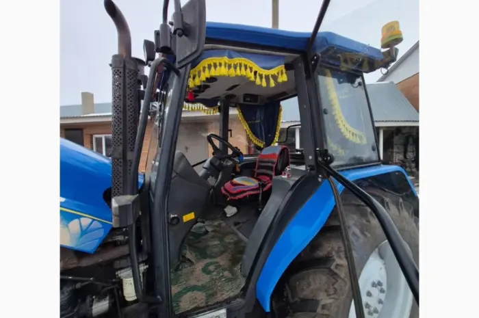 Трактор New Holland TL 105- фото № 16