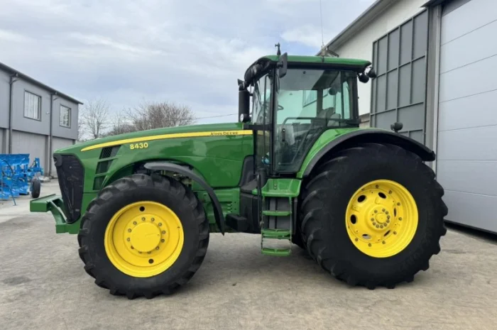 Трактор John Deere 8430 (2006- фото № 1