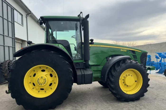 Трактор John Deere 8430 (2006- фото № 5
