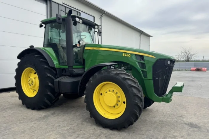 Трактор John Deere 8430 (2006- фото № 6