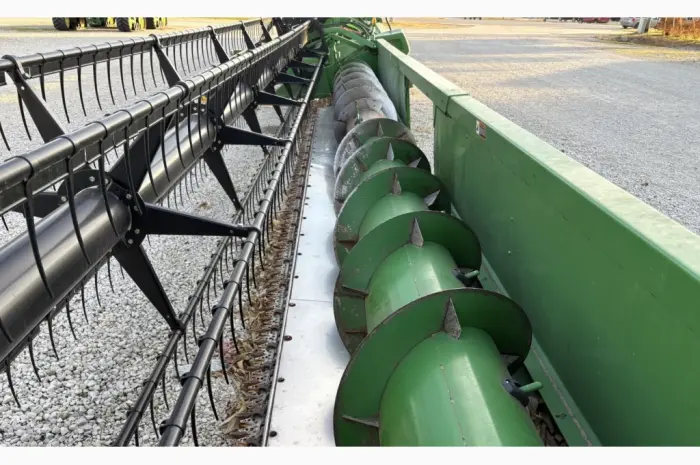 Жниварка John Deere 630 F Hydraflex шириною 9 метрів- фото № 15