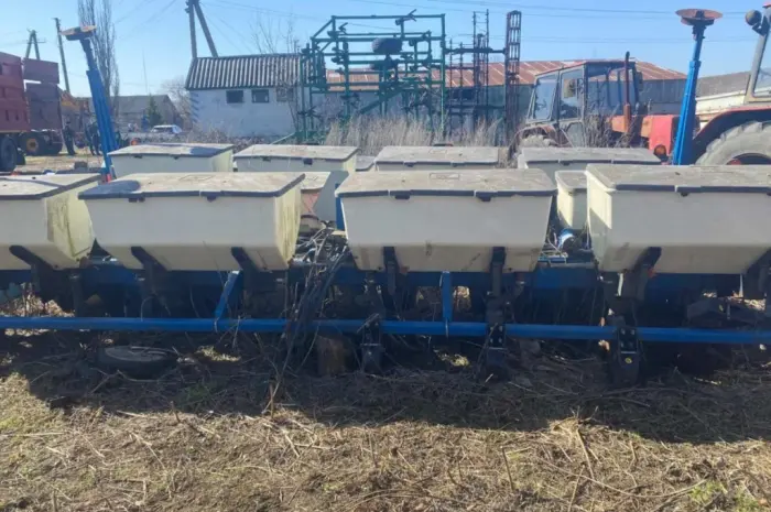 Продам Сівалку Kinze 3000 8 рядкова механічна- фото № 2