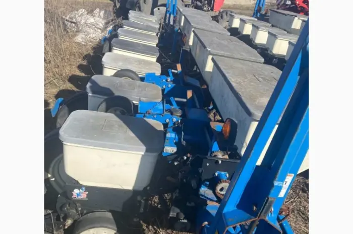 Продам Сівалку Kinze 3000 8 рядкова механічна- фото № 3