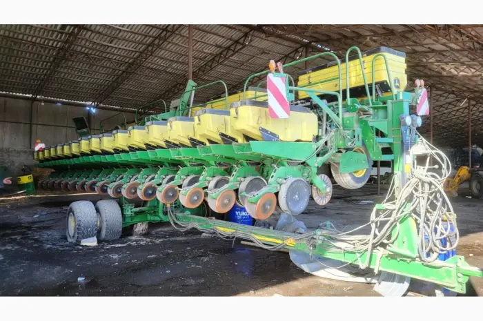 Сівалка точного висіву пневматична John Deere 1745- фото № 1