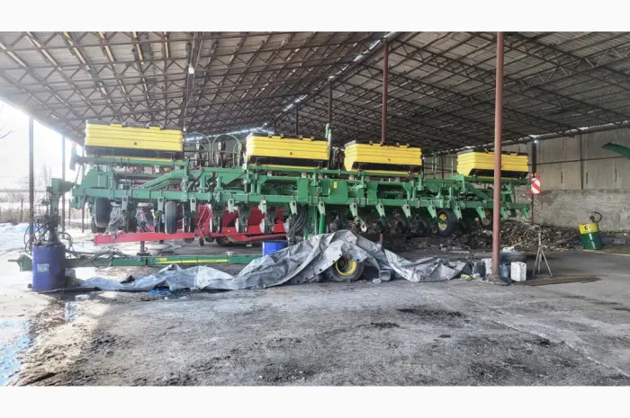 Сівалка точного висіву пневматична John Deere 1745- фото № 2