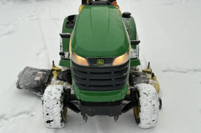 Газонокосарка John Deere X320 в наявності- фото № 1