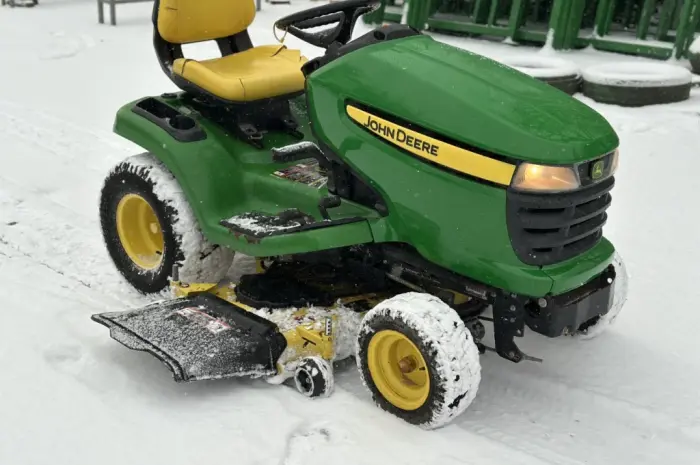 Газонокосарка John Deere X320 в наявності- фото № 2