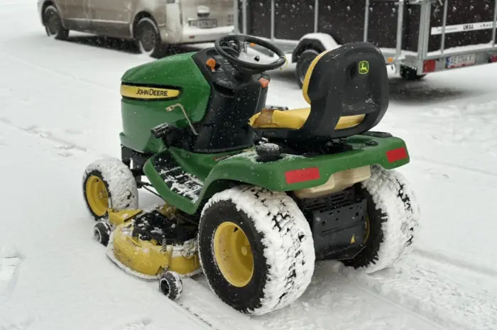 Газонокосарка John Deere X320 в наявності- фото № 4