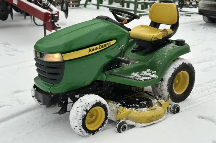 Газонокосарка John Deere X320 в наявності- фото № 5