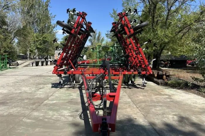 Культиватор Case IH Tiger-Mate 2 шириною 11 метрів- фото № 1