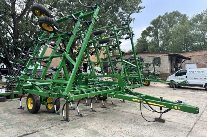 Культиватор John Deere 980 шириною 11 метрів- фото № 3