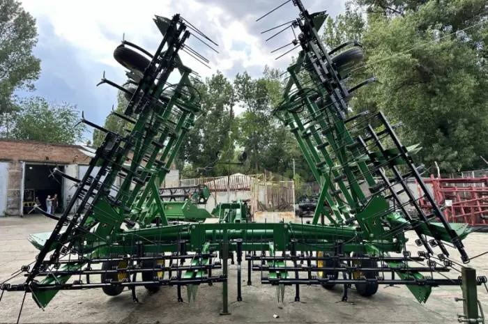 Культиватор John Deere 980 шириною 11 метрів- фото № 7