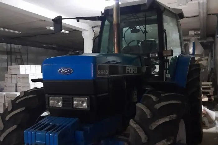 Трактор Ford 8240 1993- фото № 3