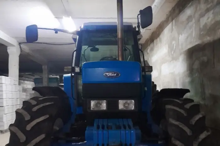 Трактор Ford 8240 1993- фото № 2