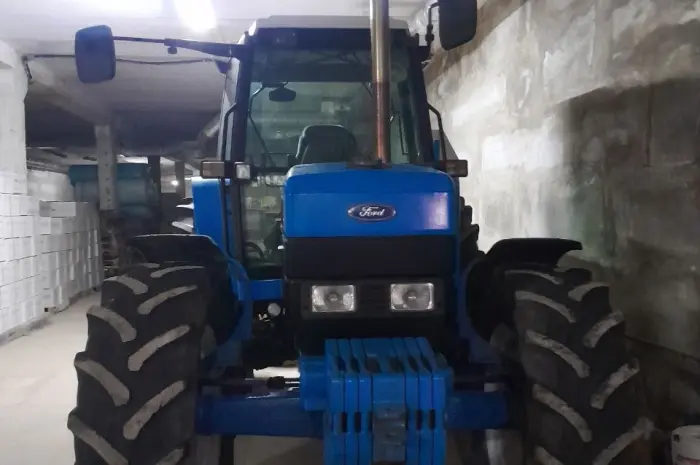Трактор Ford 8240 1993- фото № 9