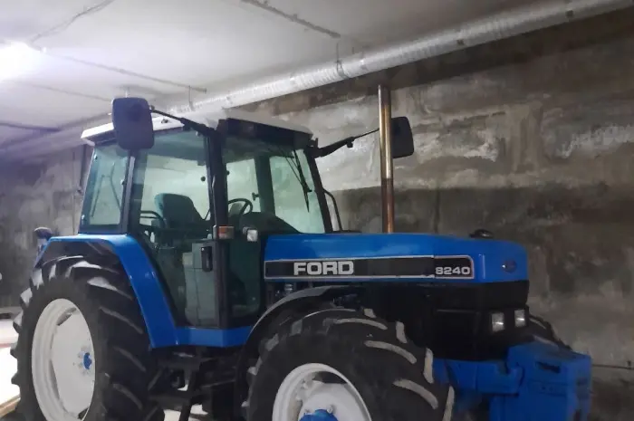 Трактор Ford 8240 1993- фото № 6