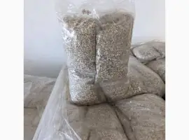 Зображення для оголошення В продажі є пластівці та макарони із цільнозернового зерна ячменю та пшениці,