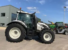 Зображення для оголошення Valtra T234 Versu Twin Trac 2015 р