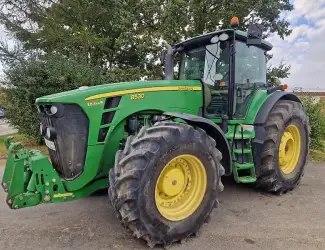 Зображення для оголошення Трактор John Deere 8530