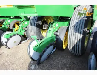Зображення для оголошення Просапна сівалка john deere 7200 (526) - 8 ряд