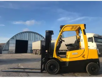 Зображення для оголошення Вилочный погрузчик Hyster с мачтой триплекс и боковым смещением